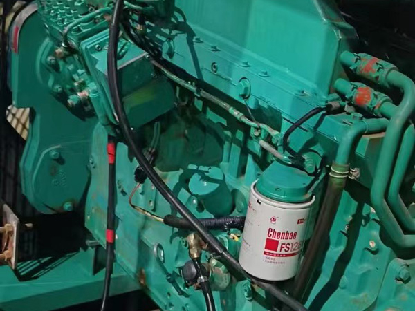 拉萨如何确定新的发电机组控制系统是否与原系统兼容？